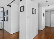 Na prenájom elegantný, nadštandardne priestranný 2-izbový byt s výmerou 80 m2  - fotografia 3
