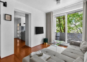 Na prenájom elegantný, nadštandardne priestranný 2-izbový byt s výmerou 80 m2  - fotografia 9