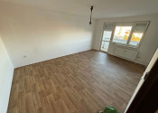 Na predaj 1-izbový byt v osobnom vlastníctve s loggiou a pivničnou kobkou - fotografia 1