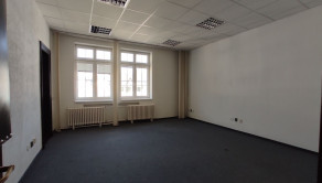 Kancelársky celok v historickej budove centre Bratislavy na Grossligovej ulici, aj s parkovaním, 109,38 m2, 147m2 alebo 169,30 m2 - fotografia 2