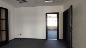Kancelársky celok v historickej budove centre Bratislavy na Grossligovej ulici, aj s parkovaním, 109,38 m2, 147m2 alebo 169,30 m2 - fotografia 3