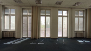 Kancelárske priestory v historickej budove centre Bratislavy na Grossligovej ulici, aj s parkovaním, 109,38 m2, 147m2 alebo 169,30 m2 - fotografia 1
