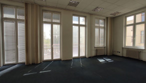 Kancelárske priestory v historickej budove centre Bratislavy na Grossligovej ulici, aj s parkovaním, 109,38 m2, 147m2 alebo 169,30 m2 - fotografia 3