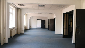 Kancelárske priestory v historickej budove centre Bratislavy na Grossligovej ulici, aj s parkovaním, 109,38 m2, 147m2 alebo 169,30 m2 - fotografia 4
