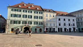 Reprezentatívny celok 3 kancelárií s vlastnou kuchynku v historickom centre Starého Mesta, Hlavné Námestie, BAI - fotografia 6