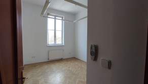 Priestor 165,7m2 s výhľadom do Úradu Vlády, v krásnej historickej budove, Štefánikova,BAI - fotografia 4