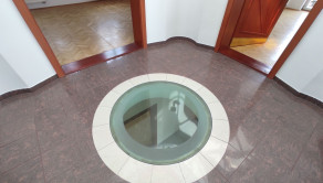 Uzavretý admin. celok v krásnej historickej budove, 148m2, 2 parkovacie miesta - fotografia 4