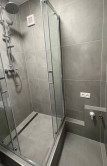 Na predaj útulný a moderne zrekonštruovaný 1,5-izbový byt v stave holobyt  - fotografia 7