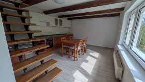 Na predaj slnečný 4-izbový domček v krásnej a pokojnej lokalite  - fotografia 2