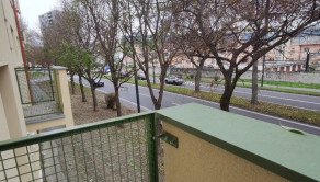 Priestranný 2-izbový byt na predaj s výmerou 65 m², balkónom a pivnicou na Karadžičovej ulici, TOP - fotografia 3