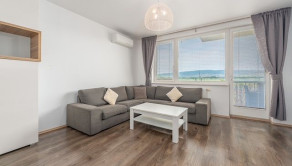Na predaj 3 izbový byt s balkónom v obci Slovenský Grob  - fotografia 2