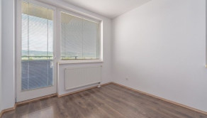 Na predaj 3 izbový byt s balkónom v obci Slovenský Grob  - fotografia 11