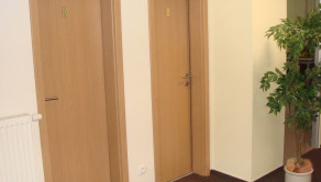 Na predaj mimoriadne priestranný, reprezentatívny veľkometrážny byt na prestížnej adrese Mickiewiczova - fotografia 2