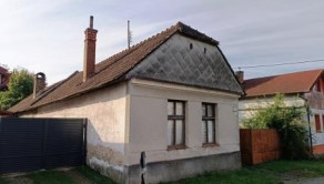 Na predaj starší 5-izbový rodinný dom v obci Jablonica, okres Senica TOP - fotografia 1