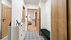 Na dlhodobý prenájom kompletne zrekonštruovaný a moderne zariadený 2-izbový byt - fotografia 4