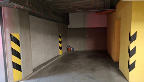 Na predaj parkovacie státie v garáži rezidenčného komplexu Tri Veže na Bajkalskej ulici v Bratislave TOP - fotografia 1