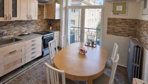 Na predaj priestranný 3-izbový byt s balkónom na obľúbenej Oravskej ulici v Bratislave – Nivy TOP - fotografia 8