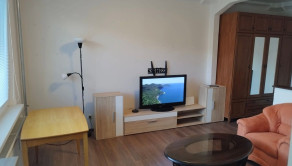 Na predaj priestranný 2-izbový byt s dvomi loggiami - fotografia 11