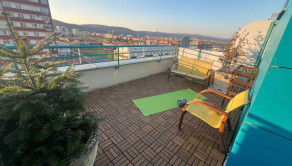 Na prenájom kompletne zariadený 3-izbový mezonet s výmerou 121 m2  - fotografia 1