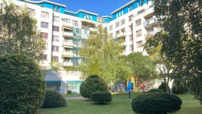 Na prenájom kompletne zariadený 3-izbový mezonet s výmerou 121 m2  - fotografia 11