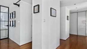 Na prenájom elegantný, nadštandardne priestranný 2-izbový byt s výmerou 80 m2  - fotografia 3