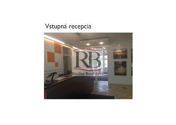 Administratívne priestory v historickej budove, na ulici Palisády, Bratislava I