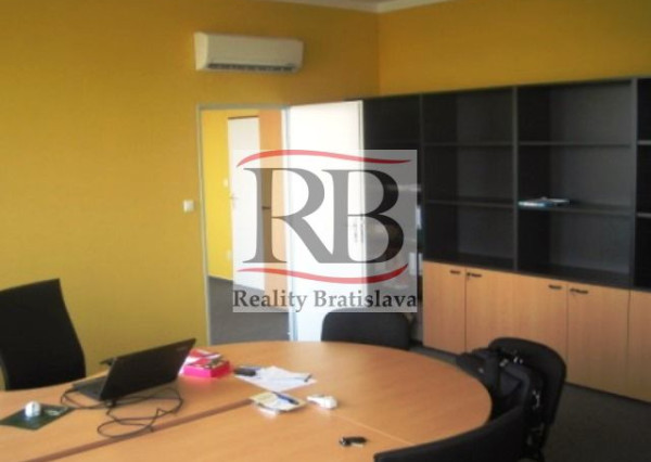 Kancelársky a skladový priestor v mestskej časti Vajnory