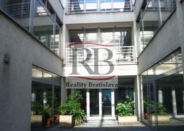 Zariadená 2-kancelária, s klimatizáciou, parkovaním, BA1, 38 m2