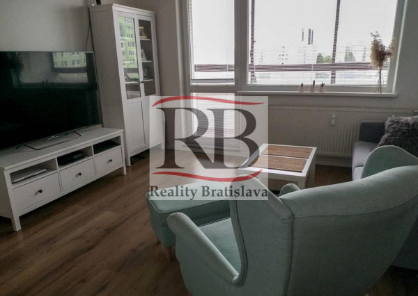 3-izbový byt s dvomi balkónmi na Rovniankovej ulici v Petržalke