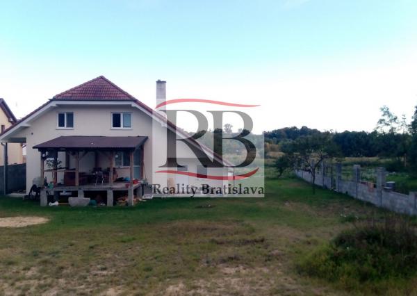 Na predaj 5 izbový rodinný dom v obci Lakšárska Nová Ves