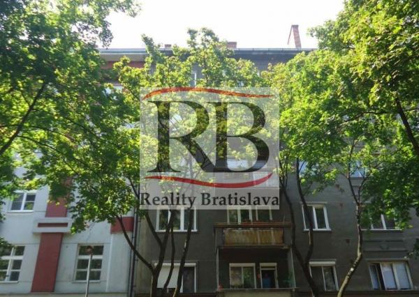 2 izbový byt na Družstevnej ulici, Ba-Nové Mesto