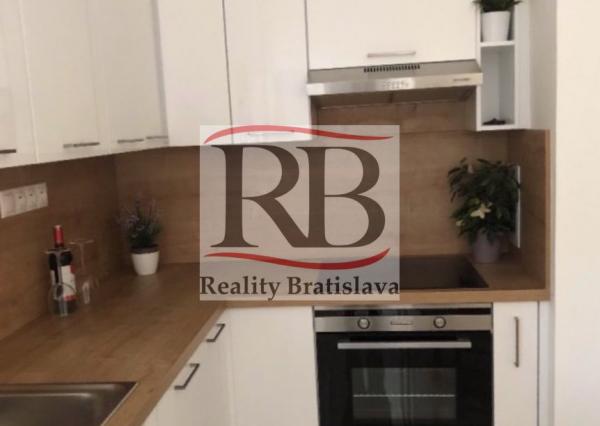 2izbový byt na hradnom kopci v Bratislave na Svetlej ulici