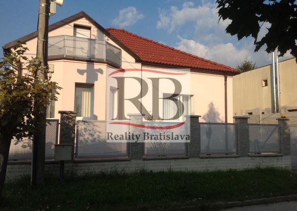 Na prenájom rodinný dom na ulici Segnáre v Lamači