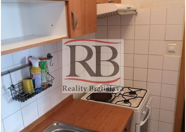 Na prenájom 2 izbový byt na Píniovej ulici vo Vrakuni