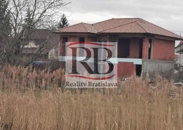5 izbový priestranný rodinný dom v obci Šuľany