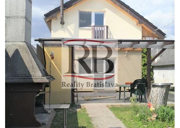 Priestranný rodinný dom 300 m2 pre veľkú rodinku, bez starostí o záhradu