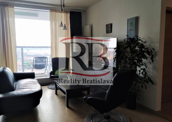 Na prenájom 3 izbový priestranný byt na Landererovej ulici v bytovom komplexe Panorama city, BAI