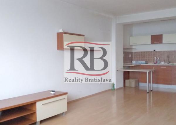 1 izbový byt na Budatínskej ulici v Petržalke