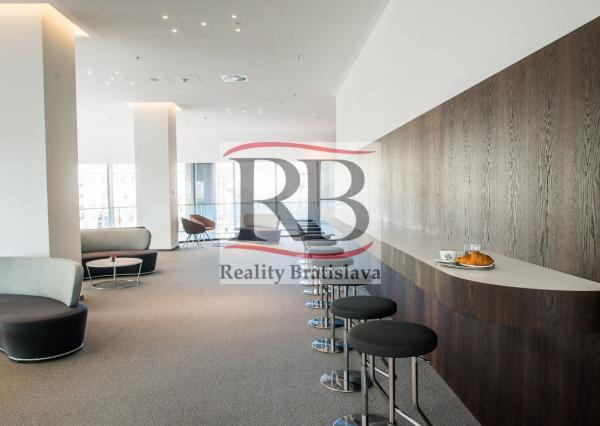 Administratívne priestory vysokého štandardu v Plus/Vivo Tower na Vajnorskej ulici, 299m2