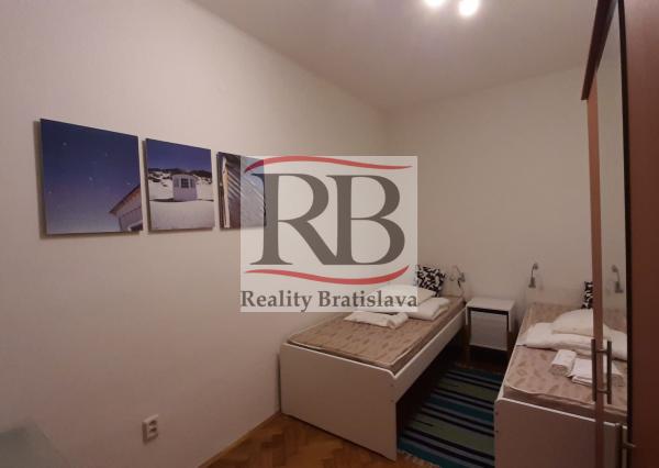Na prenájom 2 izbový byt na Vajnorskej ulici v Novom Meste