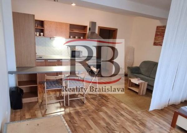 Na prenájom 1 izbový byt s garážovým státím na Budatínskej ulici v Petržalke, BAV