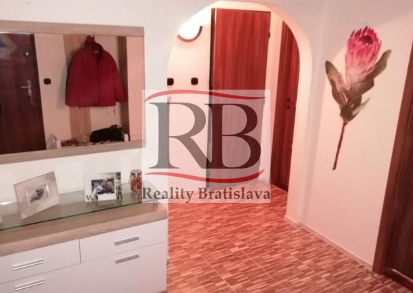 Na predaj 3 izbový byt na začiatku Petržalky na Pifflovej ulici