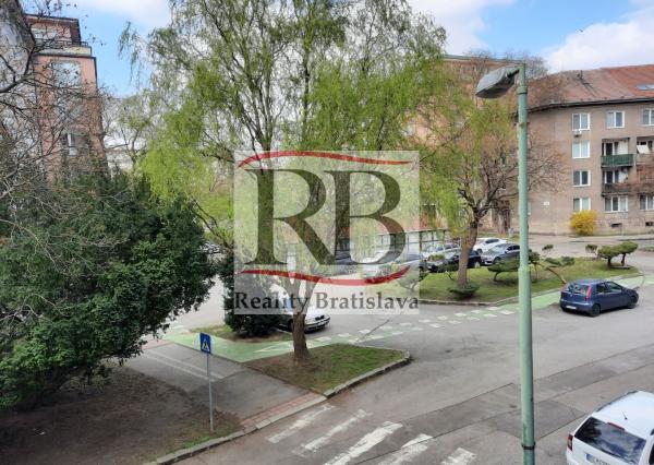 Na predaj 2-izbový byt na Trenčianskej ulici v Ružinove