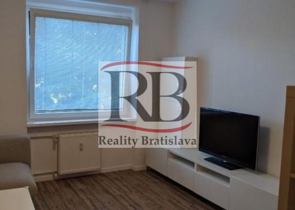 Na prenájom 2-izbový byt na Trenčianskej ulici v Ružinove