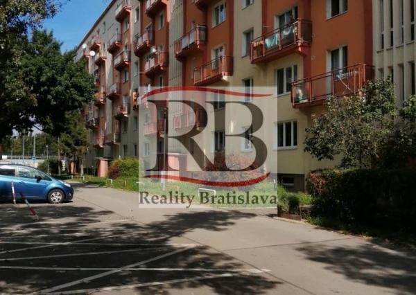 Na predaj 2-izbový byt na Sklenárovej ulici v Ružovej doline