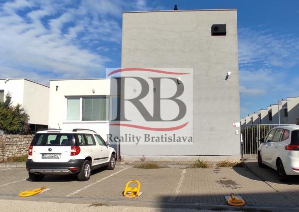 Polyfunkčná budova na PREDAJ, aj s parkovaním, Bratislava - Ružinov