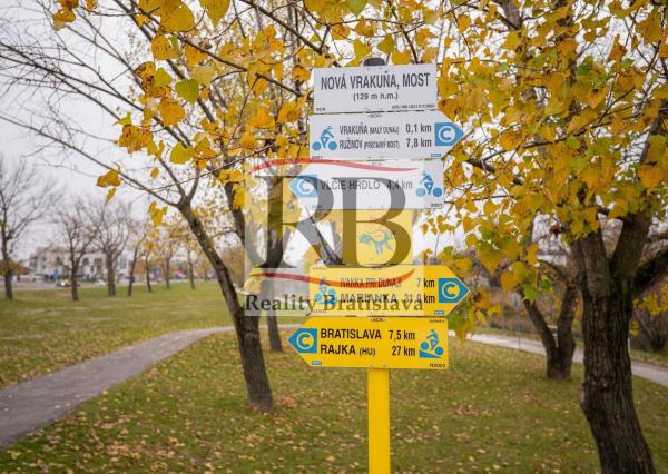 DOPYT : Hľadáme väčší 1-izbový byt s balkónom v lokalite Vrakuňa