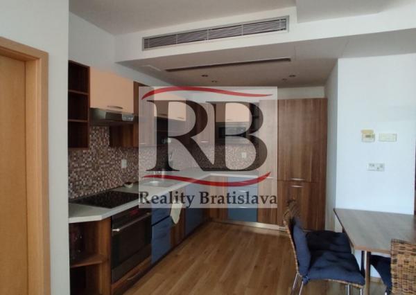 Na predaj zariadený 3-izbový apartmán v novostavbe Vienna Gate v blízkosti ŽST Petržalka