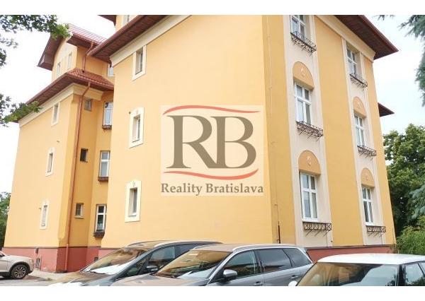 Veľkorysý 2i byt v Horskom parku