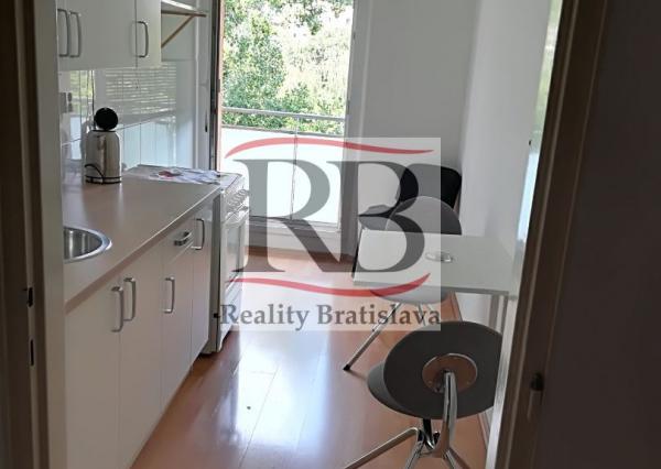 Na prenájom priestranný 1 izbový byt na Teplickej ulici, Nové mesto, Bratislava